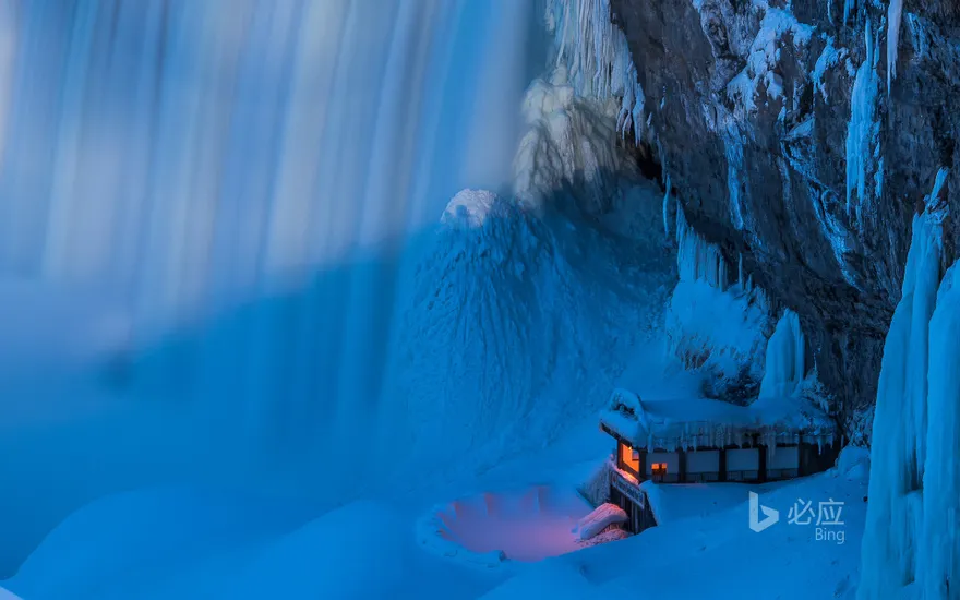 Living experience on a frozen waterfall platform, Niagara Falls, Ontario, Canada