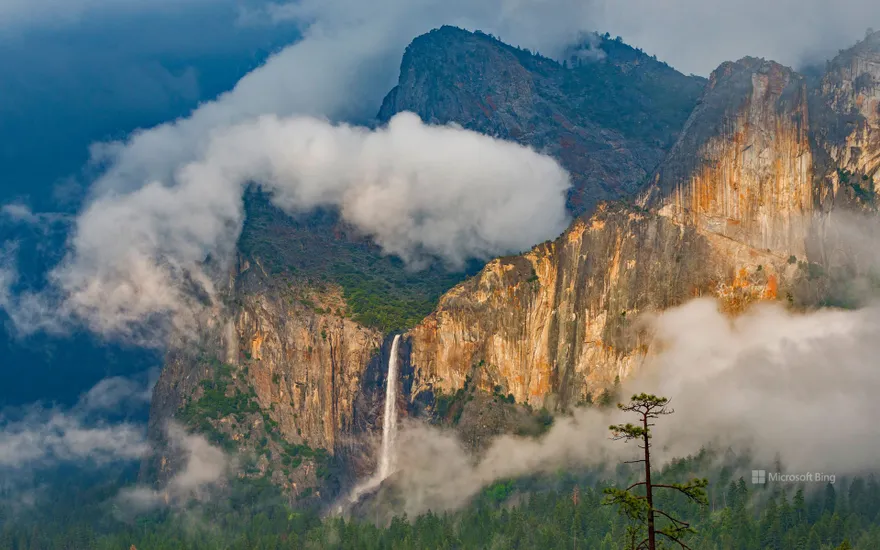 Bridalveil Fall, Yosemite National Park, California