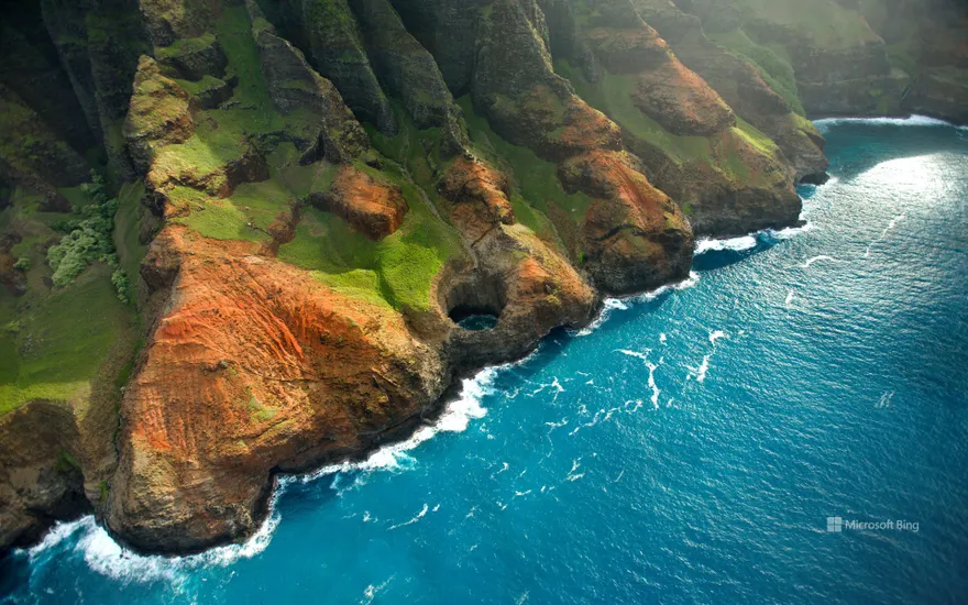 Bright Eye sea cave, Nā Pali Coast, Kauai, Hawaii, USA