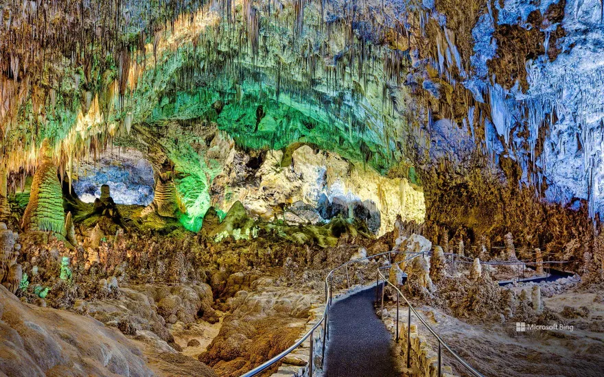 Walkway leading into the Big Room, Carlsbad Caverns, New Mexico, USA