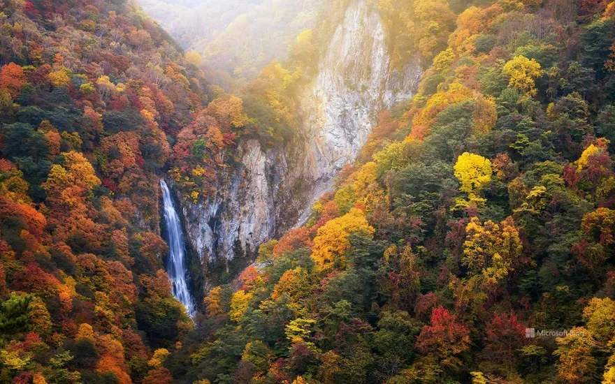 Kanmantaki Falls in Shiga Kogen, Nagano Prefecture