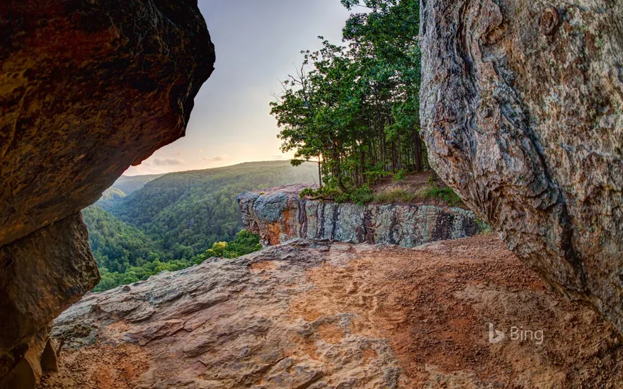 Lookout east of Whitaker Point Trail (Hawksbill Crag) in the Upper Buffalo Wilderness Area, Ozark National Forest, Arkansas