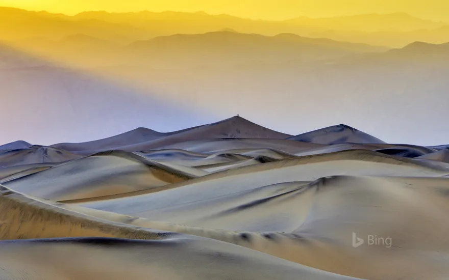 Mesquite Flat Sand Dunes in Death Valley National Park, California