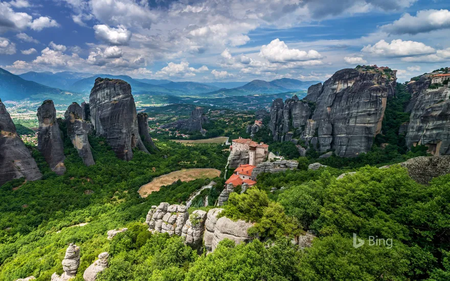 Roussanou and other monasteries in Metéora, Greece