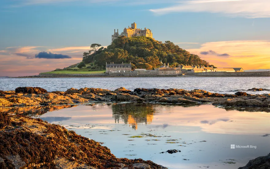 View of St Michael's Mount in Cornwall at sunset, Penzance, Cornwall, United Kingdom