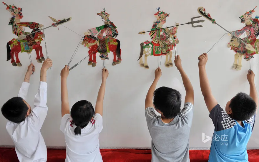 [Six Children's Day] Puyang Elementary School students rehearse shadow play in Shenyang, China